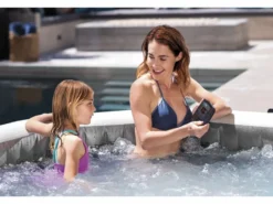 Intex Pure Spa Greywood Deluxe Opblaasbare Spa - 6 Persoons 19 Intex Pure Spa Greywood Deluxe Opblaasbare Spa - 6 Persoons -Bestway Verkoop 28442 inuse2 2020 300